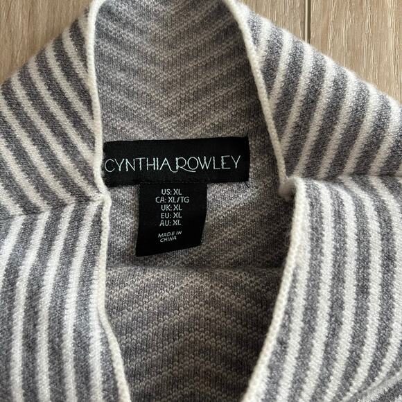 Cynthia Rowley Women’s Gray & White Striped Mock Neck Sweater Size XL - Picture 2 of 5